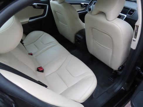 Used 2018 Volvo S60 T5 Dynamic w/ Vision Package image 19