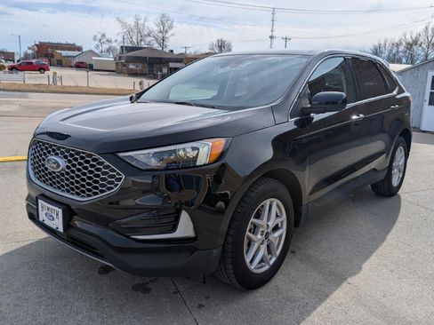 Used 2024 Ford Edge SEL image 3
