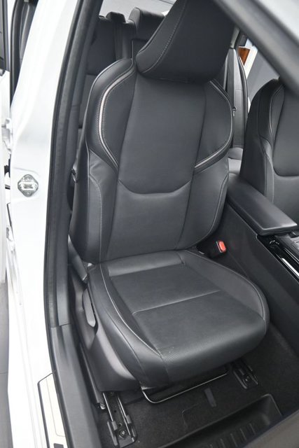 Used 2024 Toyota Prius Limited w/ Limited Premium Package FWD image 15