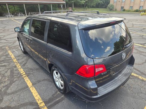 Used 2011 Volkswagen Routan SEL image 6