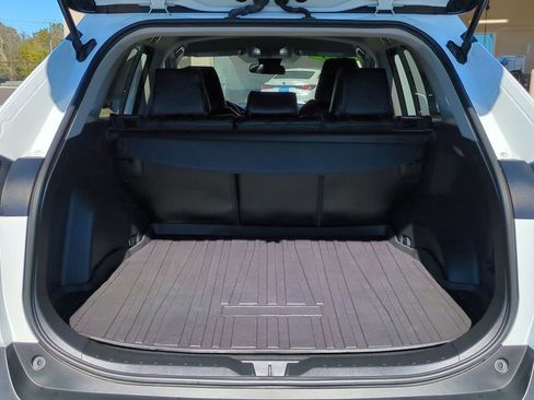 Used 2021 Toyota RAV4 XLE image 12