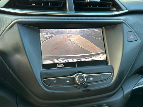 Used 2021 Chevrolet TrailBlazer LT image 30