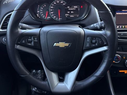 Used 2022 Chevrolet Trax LT w/ LT Convenience Package image 13