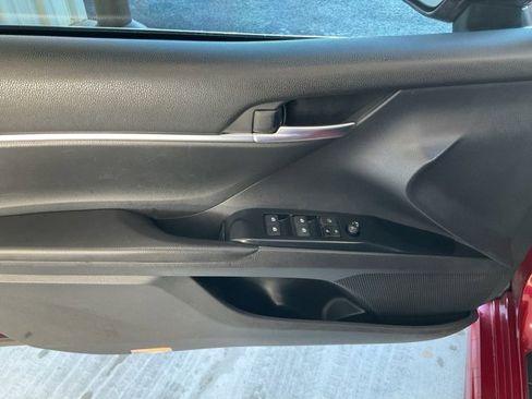 Used 2018 Toyota Camry L image 4
