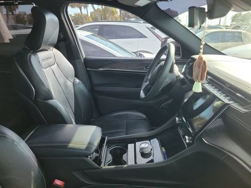 Used 2022 Jeep Grand Cherokee Overland w/ Luxury Tech Group IV RWD image 3