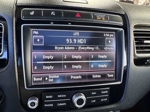 Used 2017 Volkswagen Touareg Wolfsburg Edition image 22