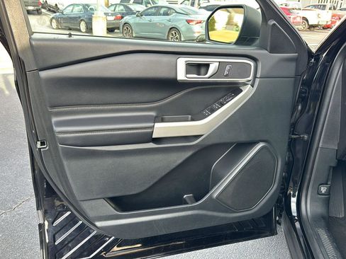 Used 2022 Ford Explorer XLT w/ Equipment Group 202A image 14