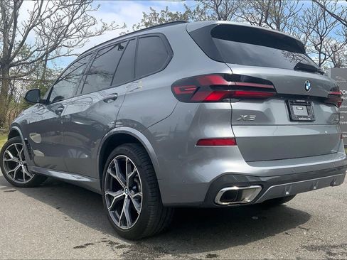 Used 2024 BMW X5 xDrive40i w/ M Sport Package image 3