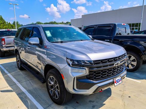 Used 2024 Chevrolet Tahoe Z71 w/ Luxury Package AWD/4WD image 2