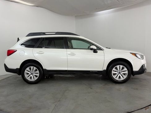 Used 2018 Subaru Outback 2.5i Premium AWD/4WD image 5