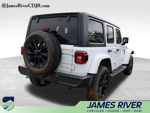 Used 2023 Jeep Wrangler Unlimited Sahara w/ Cold Weather Group AWD/4WD image 12