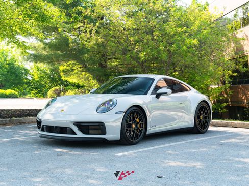 Used 2022 Porsche 911 Carrera GTS RWD image 3