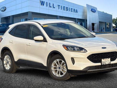 Used 2020 Ford Escape SE image 2
