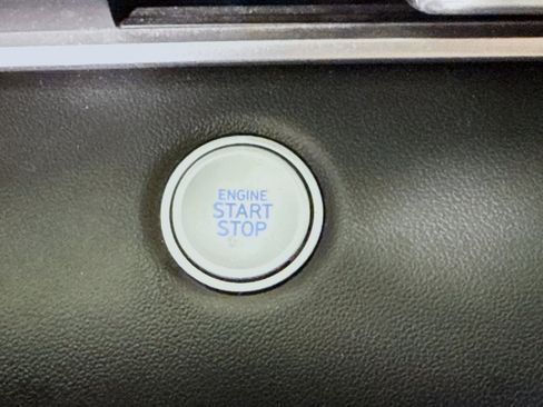 Used 2022 Hyundai Elantra SEL image 21