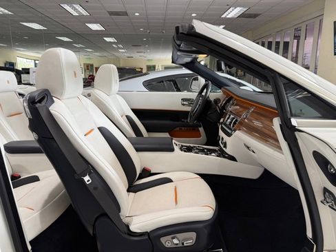 Used 2016 Rolls-Royce Dawn RWD image 15