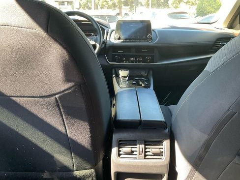 Used 2023 Nissan Rogue SV image 28