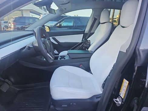 Used 2021 Tesla Model Y Long Range AWD/4WD image 3