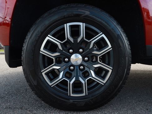 Used 2023 Chevrolet Colorado LT w/ LT Convenience Package III RWD image 9