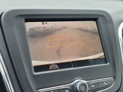 Used 2022 Chevrolet Equinox LS w/ LS Convenience Package FWD image 17