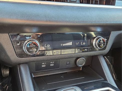 Used 2025 Mitsubishi Outlander SE image 29