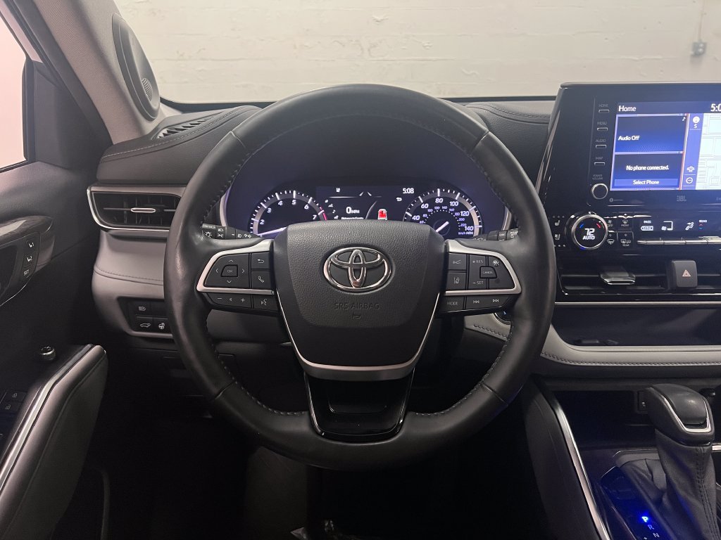 Used 2022 Toyota Highlander Limited FWD image 14