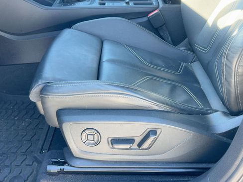 Used 2023 Audi Q3 2.0T Premium w/ Black Optic Sport Package image 14