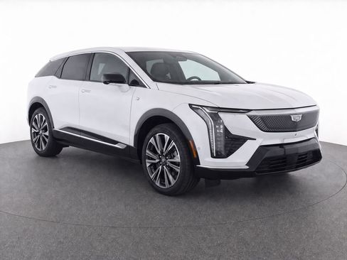 Certified 2025 Cadillac Optiq Luxury 2 AWD/4WD image 2