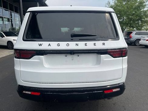 Used 2024 Jeep Wagoneer L Series II AWD/4WD image 6