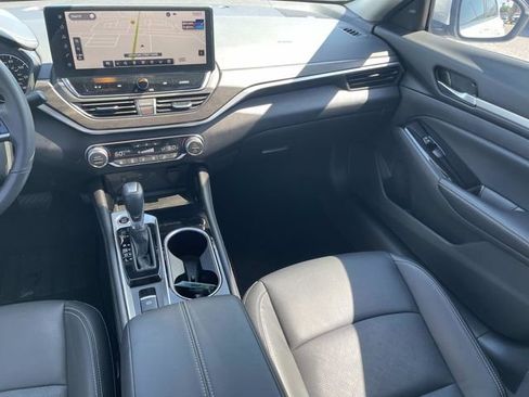 Used 2025 Nissan Altima 2.5 SL FWD image 14