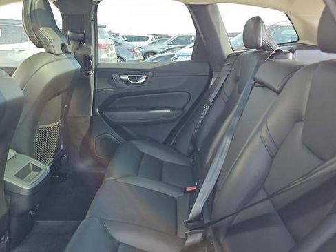 Used 2025 Volvo XC60 B5 Core image 10
