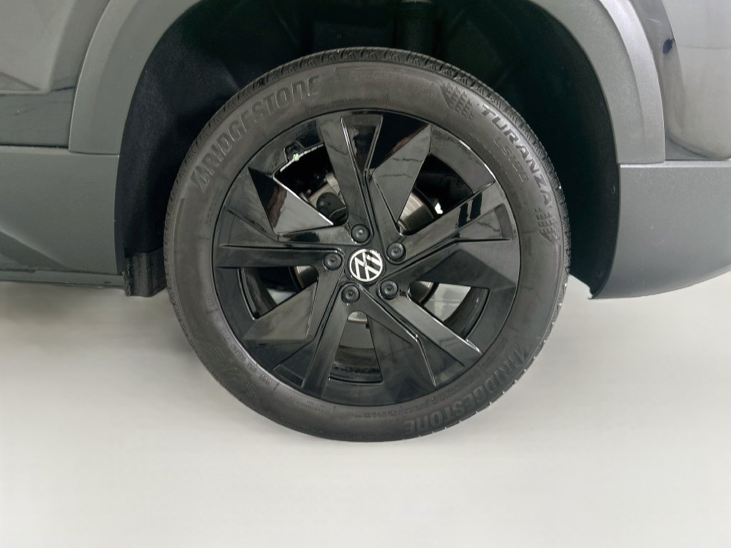 Used 2025 Volkswagen Taos SE w/ Black Wheel Package FWD image 29