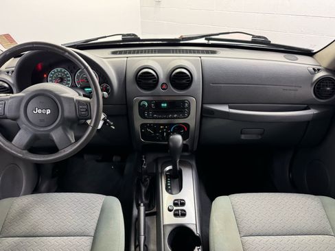 Used 2006 Jeep Liberty Renegade image 17