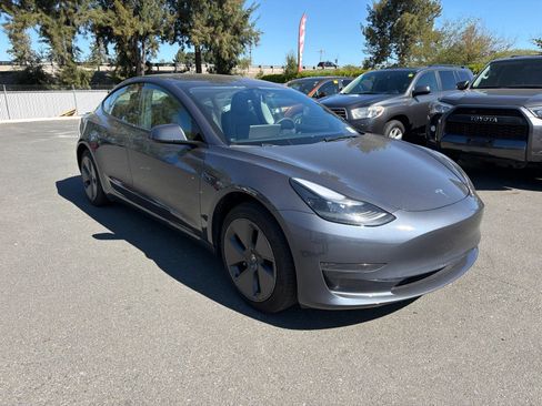 Used 2023 Tesla Model 3 Standard Range RWD image 2