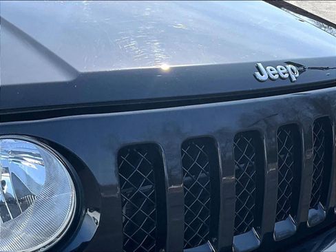 Used 2015 Jeep Patriot Limited image 30