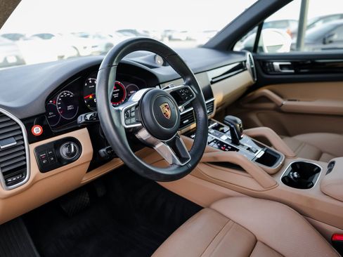 Certified 2023 Porsche Cayenne image 4