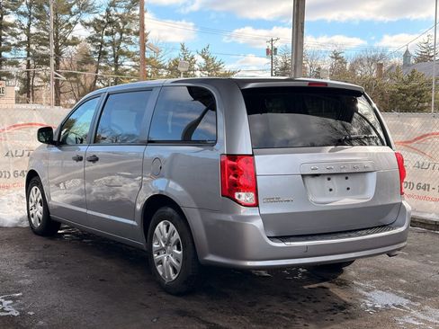 Used 2019 Dodge Grand Caravan SE image 8