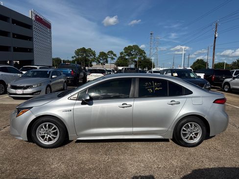 Used 2021 Toyota Corolla LE FWD image 5