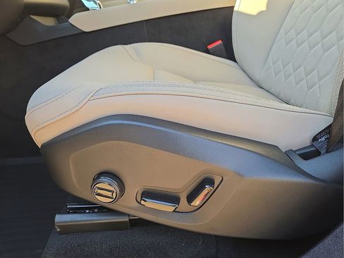 Certified 2026 Volvo XC90 B6 Plus w/ Protection Package Premier AWD/4WD image 23