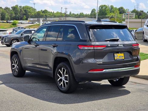 Used 2025 Jeep Grand Cherokee Limited AWD/4WD image 24