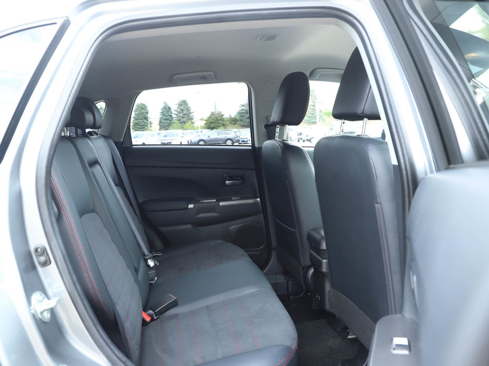 Used 2026 Mitsubishi Outlander Sport SE AWD/4WD image 12