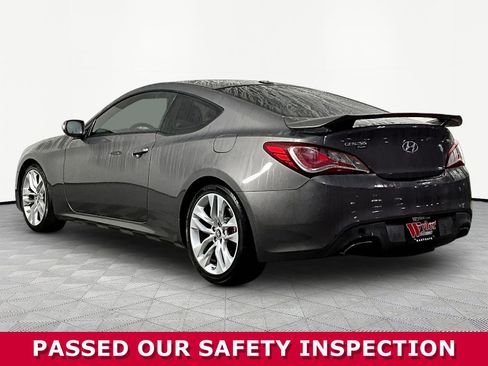 Used 2013 Hyundai Genesis 3.8 RWD image 4