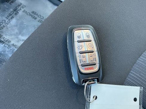 Used 2023 Chrysler Voyager LX image 49