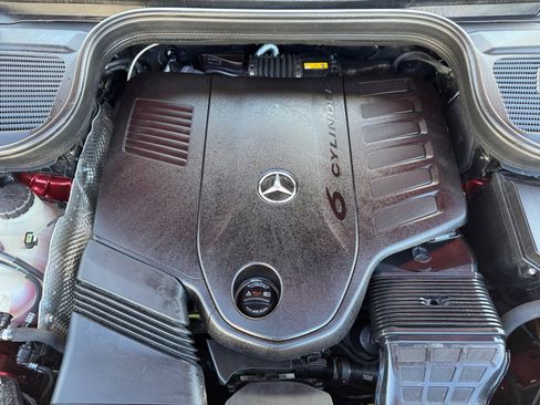 Used 2025 Mercedes-Benz GLS 450 4MATIC image 10