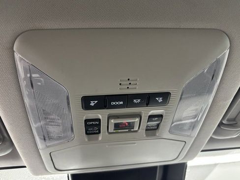 Used 2023 Toyota RAV4 XLE Premium image 33