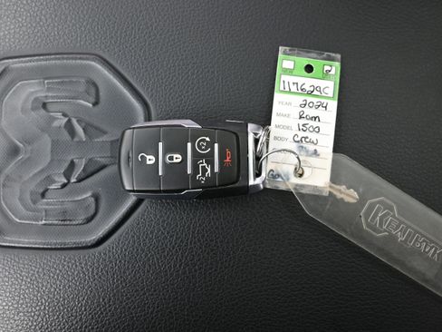 Used 2024 RAM 1500 Laramie AWD/4WD image 20