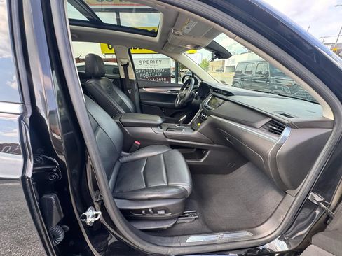 Used 2018 Cadillac XT5 Premium Luxury FWD image 23