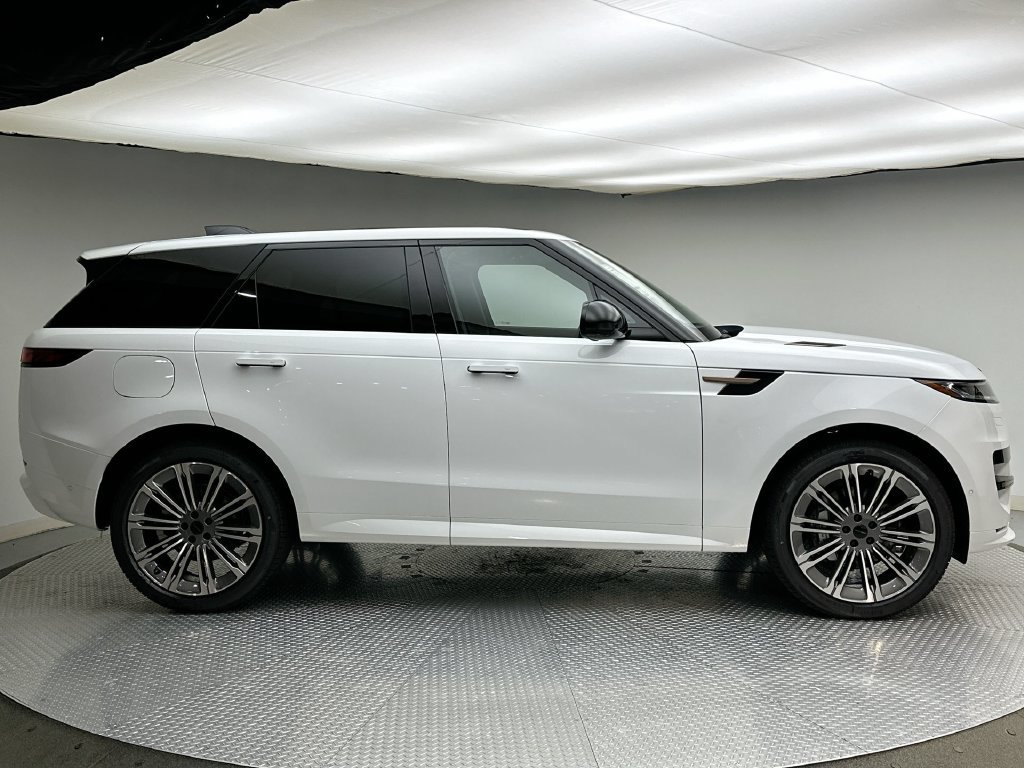 New 2027 Land Rover Range Rover Sport Dynamic SE AWD/4WD image 4