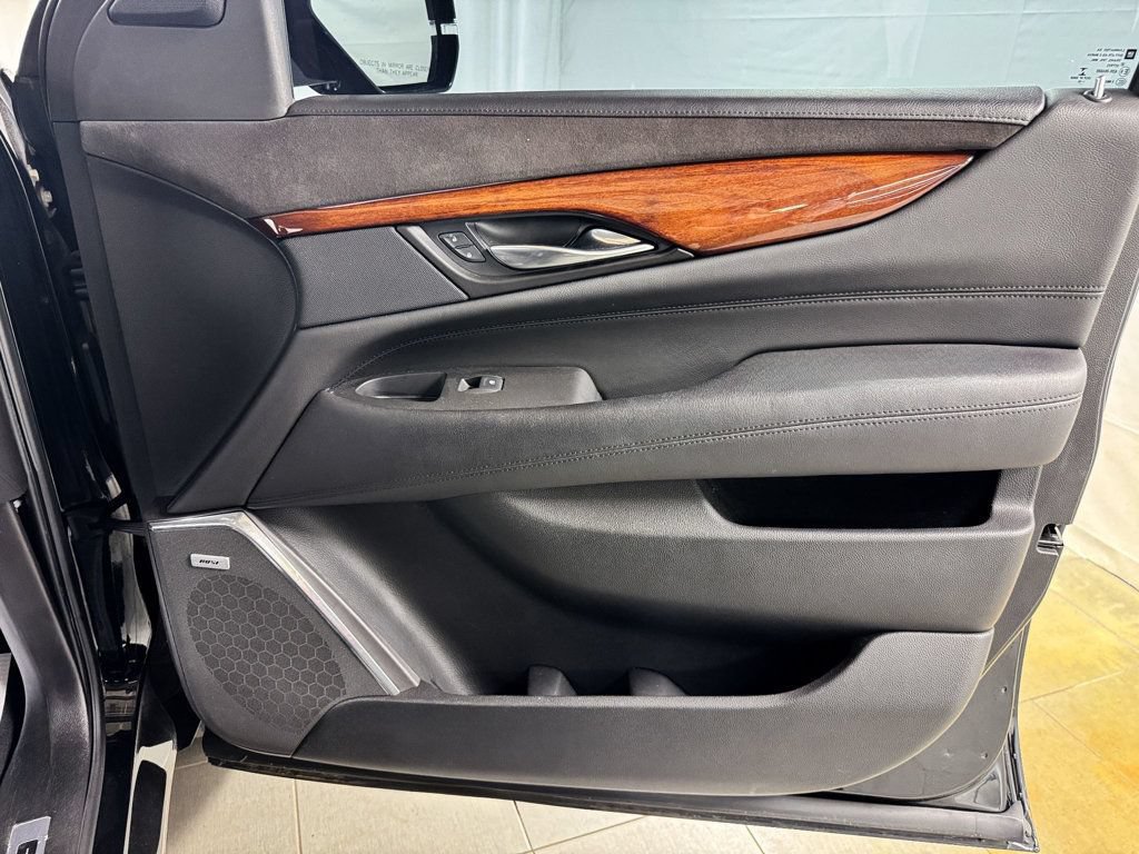 Used 2015 Cadillac Escalade Premium AWD/4WD image 17