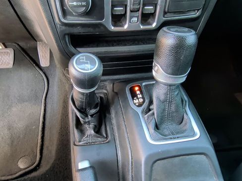 Used 2020 Jeep Wrangler Unlimited Sport S image 27