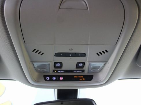 Used 2021 Buick Enclave Essence image 20